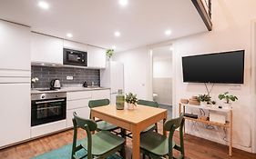 D35 - Chic Boutique Apartments By Bqa